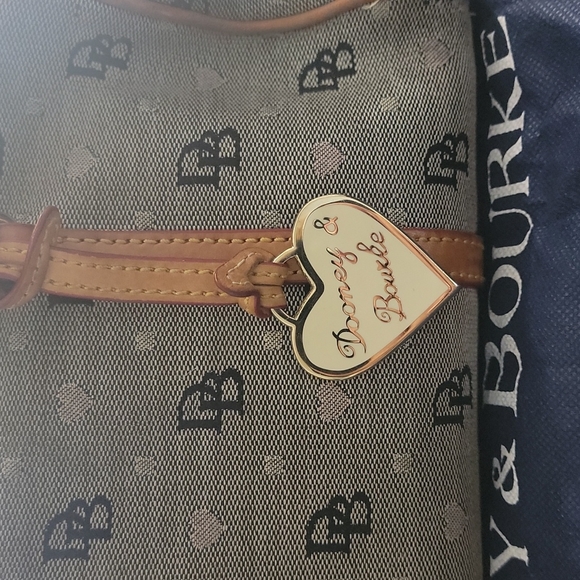 Dooney and Bourke purse - Picture 2 of 5